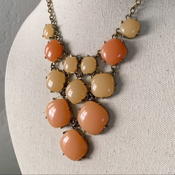 3for$15🛍 Francesca’s Peach Bubble Bib Necklace - Picture 2 of 5